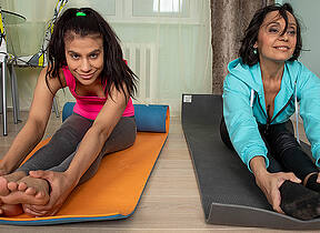 Lesbian yoga teacher seduces their way young sissified pupil